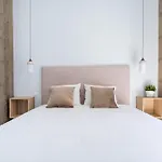 Moott Homes Arco De Braulio Duplex 4 アパート